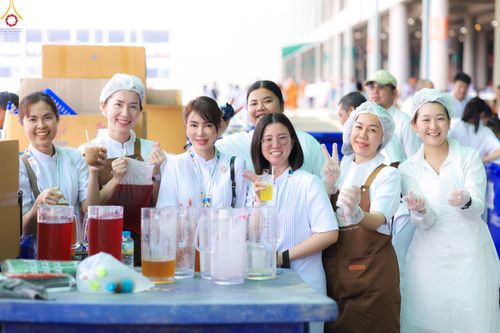 ภาพ No.325924:วันที่ 22 เมษายน พ.ศ.2569(วันคุ้มครองโลก) งานถวายมหาสังฆทาน 40,000 กว่าวัดทั่วประเทศ เจ้าหน้าที่ สาธุชน ร่วมใจจัดเตรียมภัตตาหารเพล (ชุด 2)