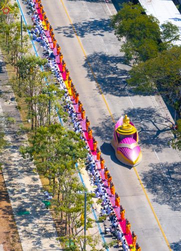 ภาพ No.304583:วันที่ 25 มกราคม พ.ศ. 2569 พิธีต้อนรับพระธรรมยาตรา (ภาพชุดที่ 2) รร.สามัคคีราษฏร์บำรุง-วัดพระธรรมกาย ในโครงการธรรมยาตรา กตัญญูบูชา มหาปูชนียาจารย์ พระมงคลเทพมุนี(สด จนฺทสโร) พระผู้ปราบมาร อนุสรณ์สถาน 7 แห่ง ปีที่ 14