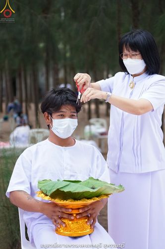 ภาพ No.39648:พิธีตัดปอยผม ปลงผม ขอขมารับผ้าไตรและพิธีบรรพชา ในโครงการอุปสมบท บูชาธรรมมหาปูชนียาจารย์ ประจำปี 2564 ชุดที่ 4