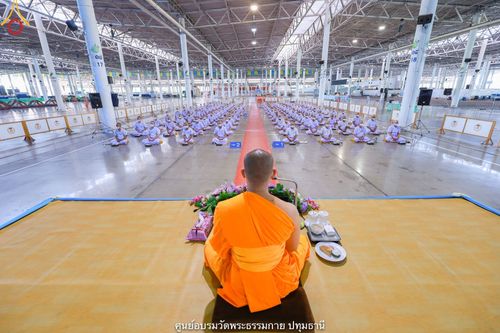 ภาพ No.40015:พิธีตัดปอยผม ปลงผม ขอขมารับผ้าไตรและพิธีบรรพชา ในโครงการอุปสมบท บูชาธรรมมหาปูชนียาจารย์ ประจำปี 2564 ชุดที่ 8