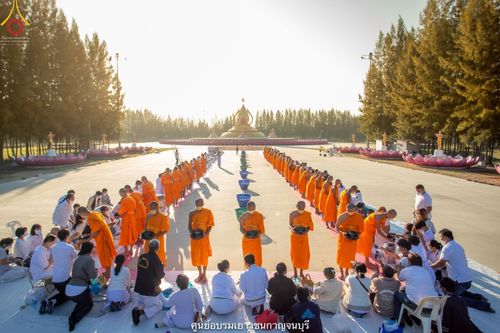 ภาพ No.41036:พิธีตัดปอยผม ปลงผม ขอขมารับผ้าไตรและพิธีบรรพชา ในโครงการอุปสมบท บูชาธรรมมหาปูชนียาจารย์ ประจำปี 2564 ชุดที่ 19