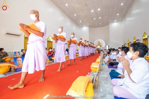 ภาพ No.40513:พิธีตัดปอยผม ปลงผม ขอขมารับผ้าไตรและพิธีบรรพชา ในโครงการอุปสมบท บูชาธรรมมหาปูชนียาจารย์ ประจำปี 2564 ชุดที่ 14