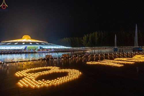 ภาพ No.55350:ประมวลภาพพิธีลอยกระทงธรรม ณ วัดพระธรรมกาย (วันที่ 8 พฤศจิกายน พ.ศ. 2565)
