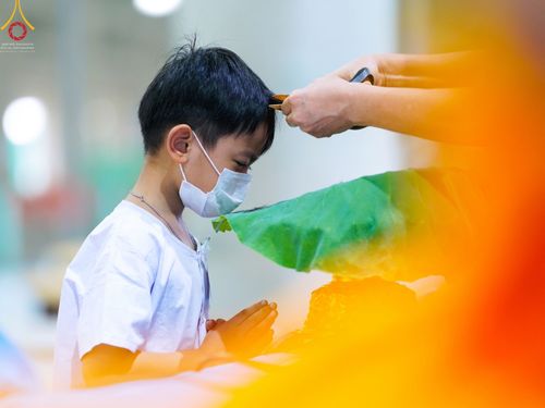 ภาพ No.43974:ประมวลภาพพิธีปลงผม โครงการบรรพชาสามเณรฟื้นฟูพระพุทธศาสนาทั่วไทย ณ ศูนย์อบรมวัดพระธรรมกาย