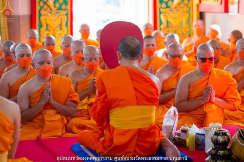 ภาพ No.40354:พิธีตัดปอยผม ปลงผม ขอขมารับผ้าไตรและพิธีบรรพชา ในโครงการอุปสมบท บูชาธรรมมหาปูชนียาจารย์ ประจำปี 2564 ชุดที่ 12