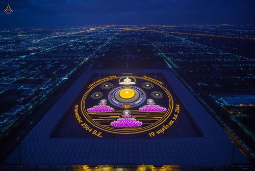 ภาพ No.38721:พิธีจุดประทีปถวายเป็นพุทธบูชา และพิธีลอยกระทงธรรม เนื่องในวันลอยกระทง ณ วัดพระธรรมกาย