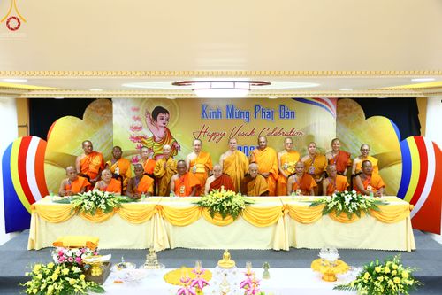 ภาพ No.46063:ประมวลภาพพิธีถวายพระบรมสารีริกธาตุ และบรรจุรัตนชาติเพื่อประดิษฐานเจดีย์ 3 แห่งในประเทศเวียดนาม พ.ศ. 2565