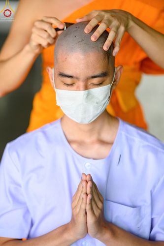 ภาพ No.43939:ประมวลภาพพิธีปลงผม ในโครงการอบรมธรรมทายาทระดับอุดมศึกษา รุ่นที่ 49