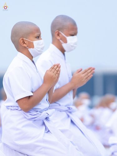 ภาพ No.44212:ประมวลภาพพิธีเวียนประทักษิณ, พิธีวันทาพระมหาธรรมกายเจดีย์ และพิธีขอขมารับผ้าไตร โครงการบวชภาคฤดูร้อน พ.ศ. 2565