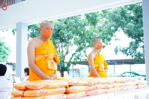 ภาพ No.52155:ประมวลภาพพิธีสักการะพระมงคลเทพมุนี (สด จนฺทสโร) ณ ศูนย์ปฏิบัติธรรมพระมงคลเทพมุนี