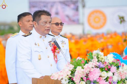 ภาพ No.49491:ประมวลภาพพิธีตักบาตรพระสงฆ์ 1,091 รูป เนื่องในวันแม่แห่งชาติ ณ ตลาดจัมโบ้ ชุดที่ 1