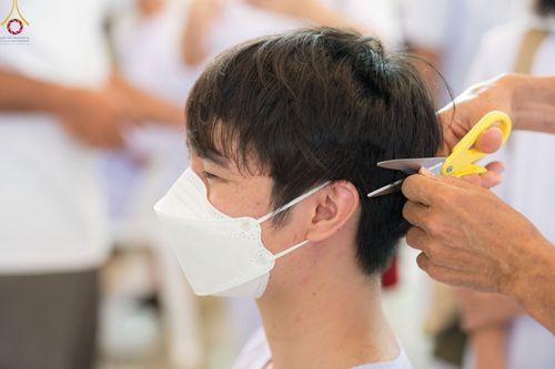 ภาพ No.56762:พิธีปลงผมนาคธรรมทายาท โครงการอุปสมบทบูชาธรรม มหาปูชนียาจารย์ประจำปี 2565 ณ สภาธรรมกายสากล วัดพระธรรมกาย