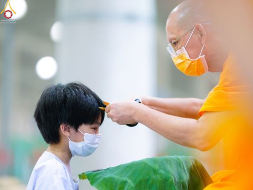 ภาพ No.43981:ประมวลภาพพิธีปลงผม โครงการบรรพชาสามเณรฟื้นฟูพระพุทธศาสนาทั่วไทย ณ ศูนย์อบรมวัดพระธรรมกาย