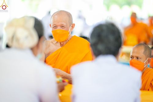 ภาพ No.47853:ประมวลภาพพิธีปิดแผ่นทองรูปเหมือนพระมงคลเทพมุนี (สด จนฺทสโร) พระผู้ปราบมาร และดวงแก้วธรรมชัย