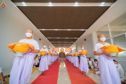 ภาพ No.44592:ประมวลภาพพิธีบรรพชา โครงการบรรพชาสามเณรฟื้นฟูพระพุทธศาสนาทั่วไทย ณ ศูนย์ปฎิบัติธรรมสมุทรปราการ