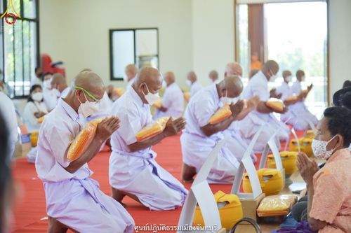 ภาพ No.39800:พิธีตัดปอยผม ปลงผม ขอขมารับผ้าไตรและพิธีบรรพชา ในโครงการอุปสมบท บูชาธรรมมหาปูชนียาจารย์ ประจำปี 2564 ชุดที่ 6