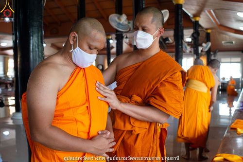 ภาพ No.40444:พิธีตัดปอยผม ปลงผม ขอขมารับผ้าไตรและพิธีบรรพชา ในโครงการอุปสมบท บูชาธรรมมหาปูชนียาจารย์ ประจำปี 2564 ชุดที่ 13