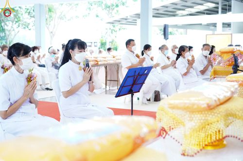 ภาพ No.52156:ประมวลภาพพิธีสักการะพระมงคลเทพมุนี (สด จนฺทสโร) ณ ศูนย์ปฏิบัติธรรมพระมงคลเทพมุนี