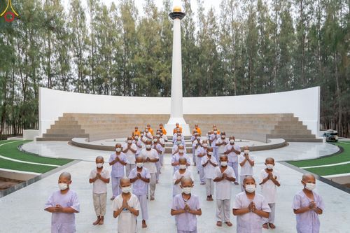 ภาพ No.44559:ประมวลภาพพิธีปลงผม โครงการบรรพชาสามเณรฟื้นฟูพระพุทธศาสนาทั่วไทย ณ อนุสรณ์สถานมหาวิหารพระมงคลเทพมุนี