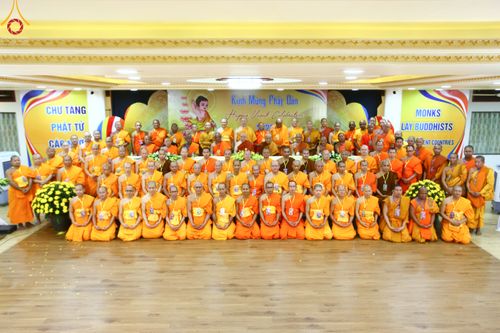 ภาพ No.46064:ประมวลภาพพิธีถวายพระบรมสารีริกธาตุ และบรรจุรัตนชาติเพื่อประดิษฐานเจดีย์ 3 แห่งในประเทศเวียดนาม พ.ศ. 2565