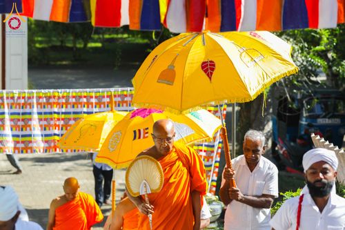 ภาพ No.317748:วันที่ 1 เมษายน พ.ศ. 2569 พิธีสวดธัมมจักกัปปวัตตนสูตรนานาชาติ ในวันพระใหญ่ ขึ้น 15 ค่ำ เดือน 5 (Poya Day)  ณ ศรีธรรมนันทะปิริเวนะ เเละ  วัดวิมลวิหาร นาวละ ประเทศศรีลังกา