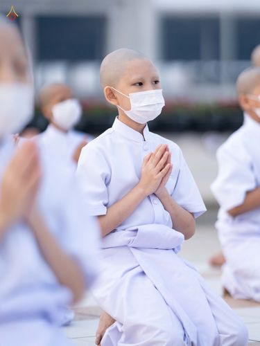 ภาพ No.44213:ประมวลภาพพิธีเวียนประทักษิณ, พิธีวันทาพระมหาธรรมกายเจดีย์ และพิธีขอขมารับผ้าไตร โครงการบวชภาคฤดูร้อน พ.ศ. 2565