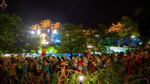 ภาพ No.46222:ประมวลภาพกิจกรรมเฉลิมฉลองวันวิสาขบูชานานาชาติ ณ วัดบ่าหว่าง ประเทศเวียดนาม