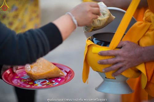 ภาพ No.42073:พิธีตัดปอยผม ปลงผม ขอขมารับผ้าไตรและพิธีบรรพชา ในโครงการอุปสมบท บูชาธรรมมหาปูชนียาจารย์ ประจำปี 2564 ชุดที่ 20