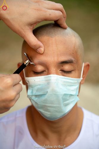 ภาพ No.39303:พิธีตัดปอยผมและปลงผมในโครงการอุปสมบท บูชาธรรมมหาปูชนียาจารย์ ประจำปี 2564 ชุดที่ 1