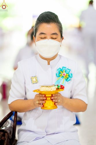 ภาพ No.47851:ประมวลภาพพิธีปิดแผ่นทองรูปเหมือนพระมงคลเทพมุนี (สด จนฺทสโร) พระผู้ปราบมาร และดวงแก้วธรรมชัย