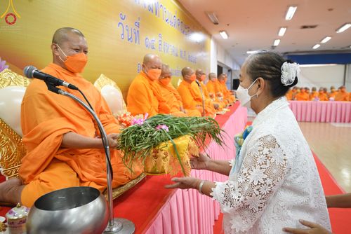 ภาพ No.49786:ประมวลภาพพิธีสักการะรูปหล่อพระมงคลเทพมุนี หลวงปู่วัดปากน้ำ ณ ห้างทวีกิจคอมเพล็กซ์ อ.เมือง จ.สระบุรี