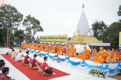 ภาพ No.50631:ประมวลภาพพิธีตักบาตร ณ วัดแม่แพ จ.แม่ฮ่องสอน เนื่องในวันธรรมชัย