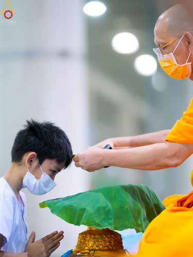 ภาพ No.43975:ประมวลภาพพิธีปลงผม โครงการบรรพชาสามเณรฟื้นฟูพระพุทธศาสนาทั่วไทย ณ ศูนย์อบรมวัดพระธรรมกาย