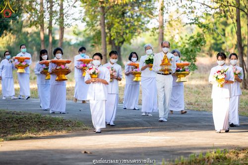 ภาพ No.40273:พิธีตัดปอยผม ปลงผม ขอขมารับผ้าไตรและพิธีบรรพชา ในโครงการอุปสมบท บูชาธรรมมหาปูชนียาจารย์ ประจำปี 2564 ชุดที่ 11