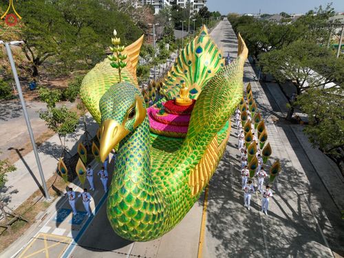 ภาพ No.42670:พิธีอัญเชิญมยุรนาวากาศ ประดิษฐาน ณ อาคาร 100 ปี เนื่องในวันคล้ายวันเกิด ครบ 113 ปี คุณยายอาจารย์มหารัตนอุบาสิกาจันทร์ ขนนกยูง