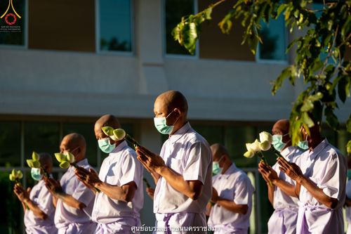 ภาพ No.40276:พิธีตัดปอยผม ปลงผม ขอขมารับผ้าไตรและพิธีบรรพชา ในโครงการอุปสมบท บูชาธรรมมหาปูชนียาจารย์ ประจำปี 2564 ชุดที่ 11
