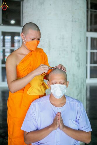ภาพ No.43940:ประมวลภาพพิธีปลงผม ในโครงการอบรมธรรมทายาทระดับอุดมศึกษา รุ่นที่ 49