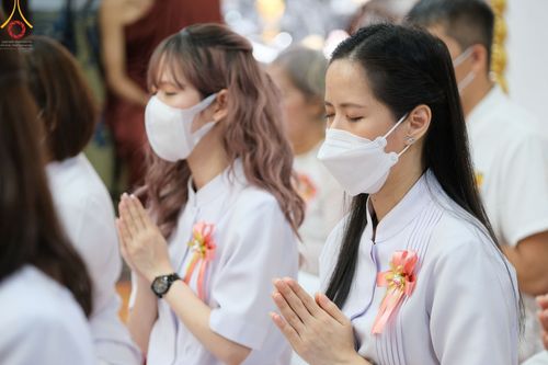 ภาพ No.47910:ประมวลภาพมูลนิธิธรรมกาย ถวายเทียนพรรษา อัญเชิญพระธาตุถวายวัดเถรวาทเวียดนาม