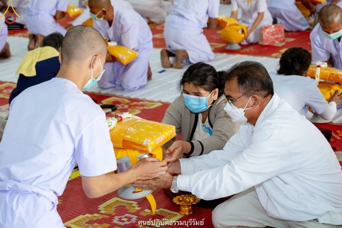 ภาพ No.39732:พิธีตัดปอยผม ปลงผม ขอขมารับผ้าไตรและพิธีบรรพชา ในโครงการอุปสมบท บูชาธรรมมหาปูชนียาจารย์ ประจำปี 2564 ชุดที่ 5