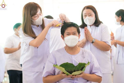 ภาพ No.56744:พิธีปลงผมนาคธรรมทายาท โครงการอุปสมบทบูชาธรรม มหาปูชนียาจารย์ประจำปี 2565 ณ สภาธรรมกายสากล วัดพระธรรมกาย