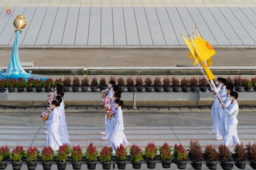 ภาพ No.47541:ประมวลภาพพิธีขอขมาและมอบผ้าไตร โครงการบรรพชาอุปสมบทหมู่ รุ่นเข้าพรรษา 2565