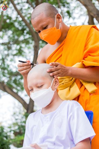 ภาพ No.43907:ประมวลภาพพิธีปลงผมธรรมทายาท โครงการบรรพชาสามเณรฟื้นฟูพระพุทธศาสนาทั่วไทย ณ ศูนย์อบรมเยาวชนนครปฐม