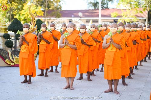 ภาพ No.40948:พิธีตัดปอยผม ปลงผม ขอขมารับผ้าไตรและพิธีบรรพชา ในโครงการอุปสมบท บูชาธรรมมหาปูชนียาจารย์ ประจำปี 2564 ชุดที่ 18