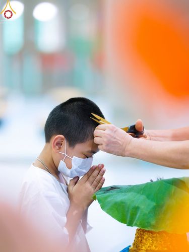 ภาพ No.43980:ประมวลภาพพิธีปลงผม โครงการบรรพชาสามเณรฟื้นฟูพระพุทธศาสนาทั่วไทย ณ ศูนย์อบรมวัดพระธรรมกาย