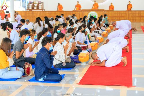 ภาพ No.39801:พิธีตัดปอยผม ปลงผม ขอขมารับผ้าไตรและพิธีบรรพชา ในโครงการอุปสมบท บูชาธรรมมหาปูชนียาจารย์ ประจำปี 2564 ชุดที่ 6