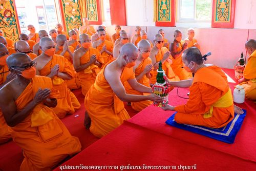 ภาพ No.40358:พิธีตัดปอยผม ปลงผม ขอขมารับผ้าไตรและพิธีบรรพชา ในโครงการอุปสมบท บูชาธรรมมหาปูชนียาจารย์ ประจำปี 2564 ชุดที่ 12