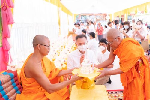 ภาพ No.48458:ประมวลภาพประธานมูลนิธิธรรมกายถวายเทียนพรรษา 43 วัด ในเขตจังหวัดไพลิน ประเทศกัมพูชา