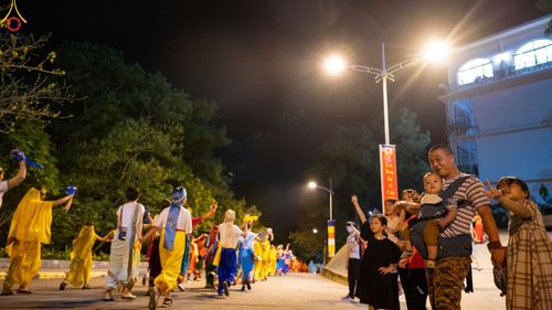 ภาพ No.46221:ประมวลภาพกิจกรรมเฉลิมฉลองวันวิสาขบูชานานาชาติ ณ วัดบ่าหว่าง ประเทศเวียดนาม