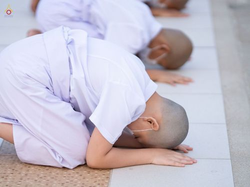 ภาพ No.44215:ประมวลภาพพิธีเวียนประทักษิณ, พิธีวันทาพระมหาธรรมกายเจดีย์ และพิธีขอขมารับผ้าไตร โครงการบวชภาคฤดูร้อน พ.ศ. 2565