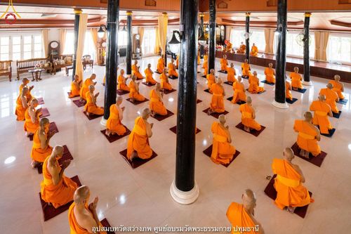 ภาพ No.40443:พิธีตัดปอยผม ปลงผม ขอขมารับผ้าไตรและพิธีบรรพชา ในโครงการอุปสมบท บูชาธรรมมหาปูชนียาจารย์ ประจำปี 2564 ชุดที่ 13